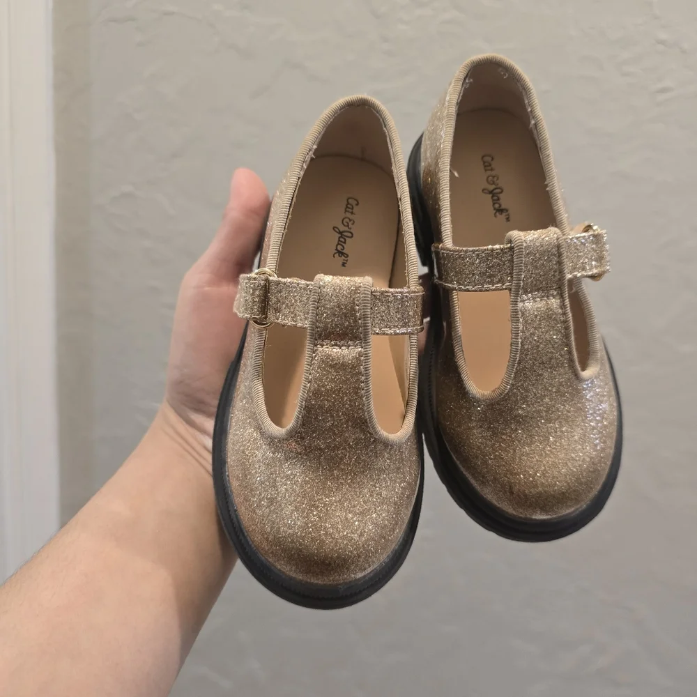 Cat & jack glitter size 8c